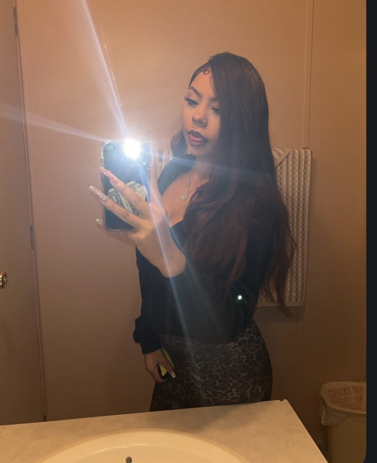 Maya, uma prostituta sumarenta, a exibir-se 6