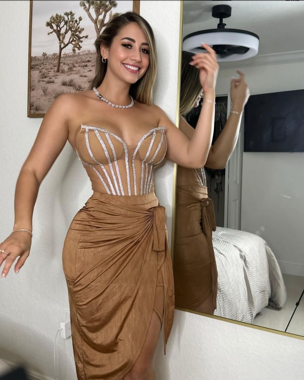 Blonde Bombshell With Lingerie Body And An Out Of This World Ass 47