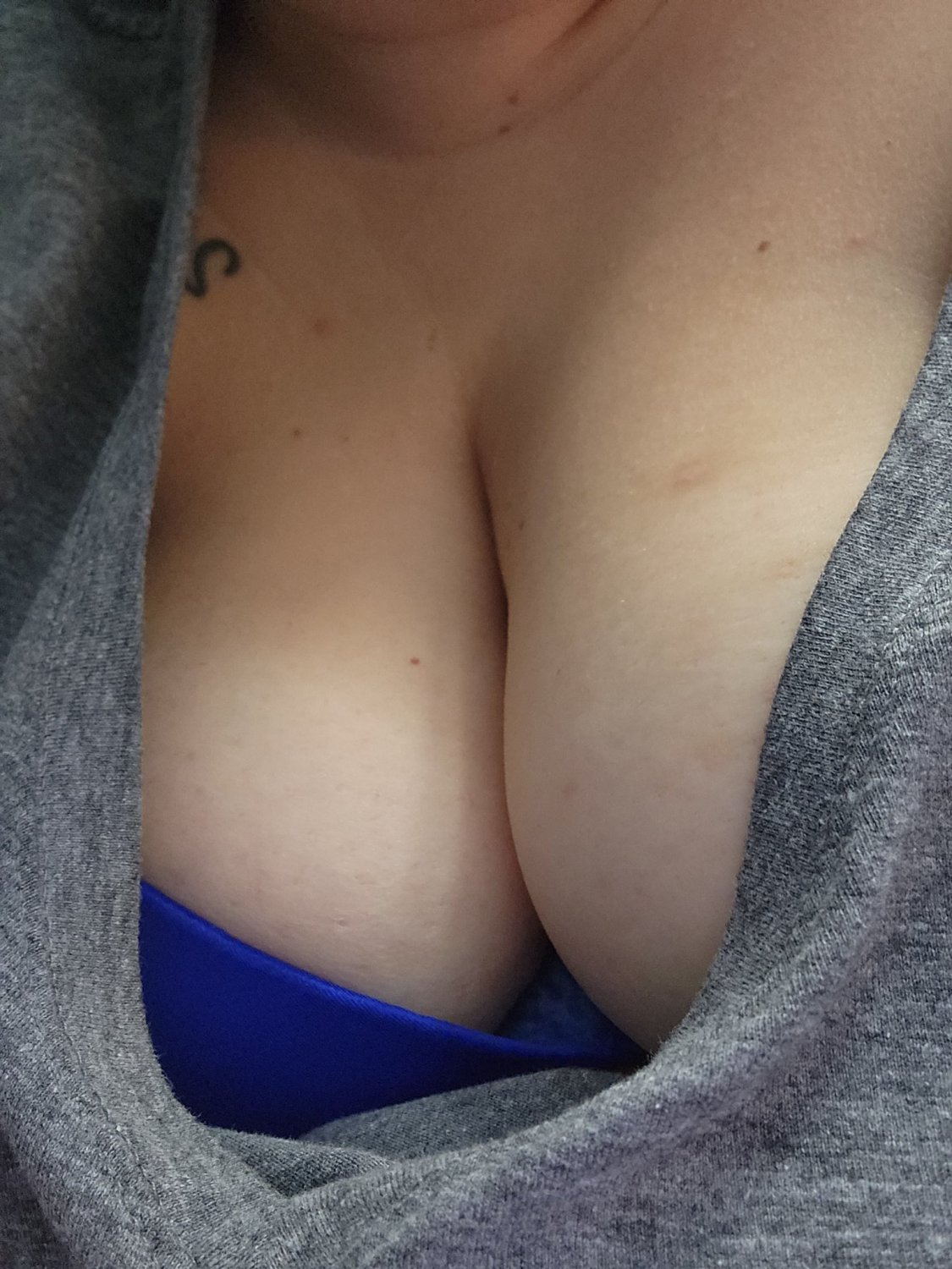 Mulher boazona de óculos 1