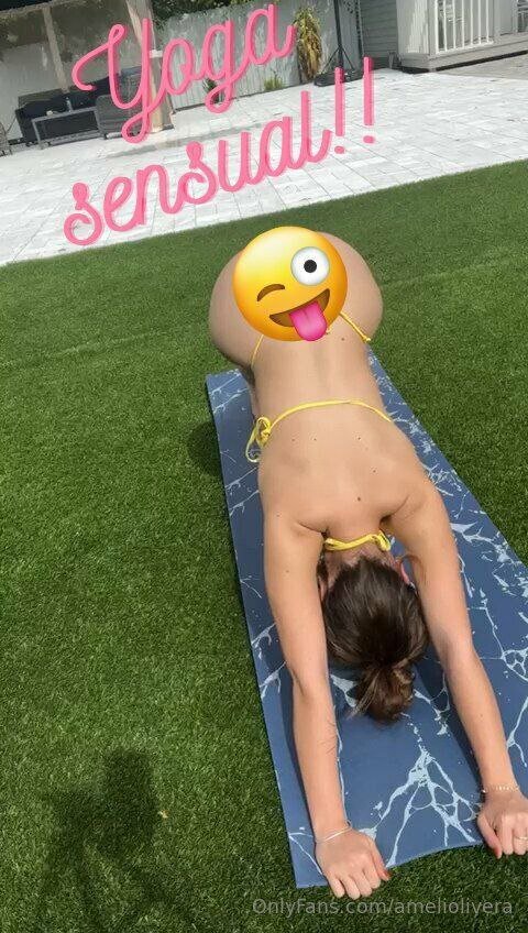 Ehrfürchtiges brünettes Babe 84