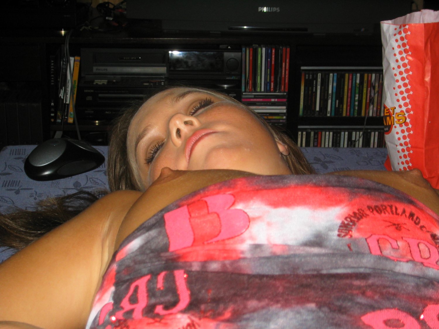 35살 엄마의 방에 있는 사진에서 엄마의 모습을 발견했습니다. 39