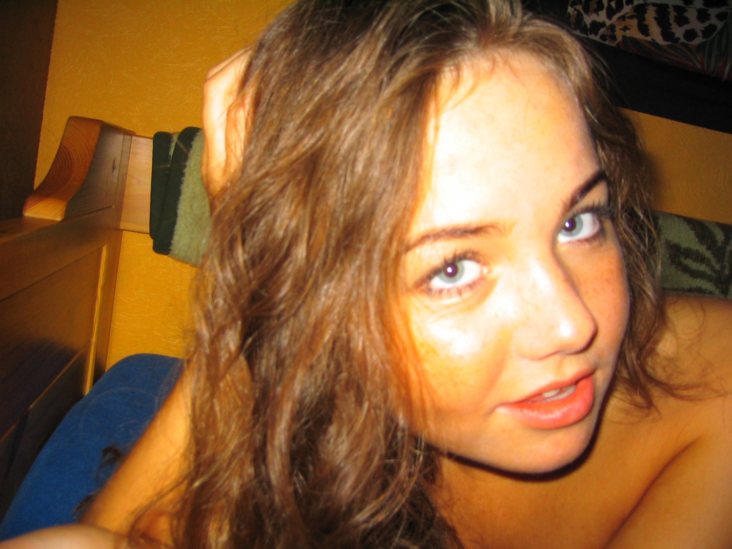 35살 엄마의 방에 있는 사진에서 엄마의 모습을 발견했습니다. 53