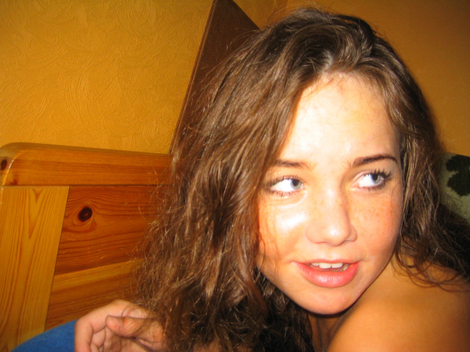 35살 엄마의 방에 있는 사진에서 엄마의 모습을 발견했습니다. 54