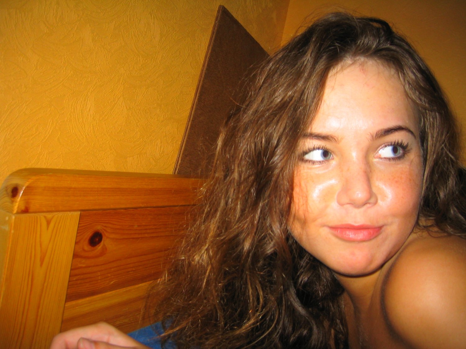 35살 엄마의 방에 있는 사진에서 엄마의 모습을 발견했습니다. 58