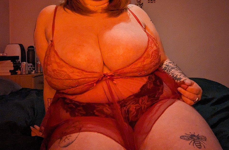 カービー・レッドヘッド・キューティー・焦らしイング・ウィズ・ハー・チャビー・ボディ 2