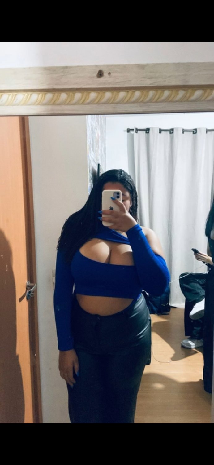 Big Titted Thick Instagram Goddess Showing Off Her Curves 4