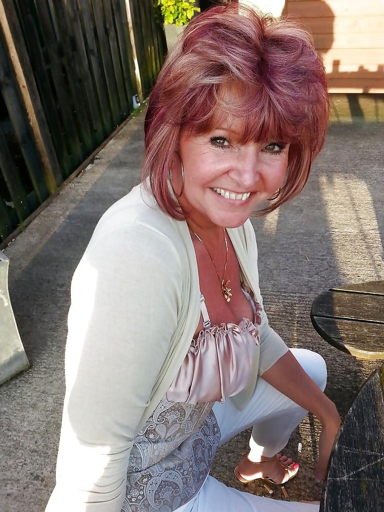 セクシー・マチュア・ミルフ・トリクシー・ポージング・イン・ランジェリー・ユー・キャント・レジスト 17