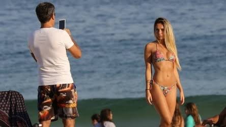Carol Portaluppi Rio Karnavalı 2025'te çıplak dans etti 32