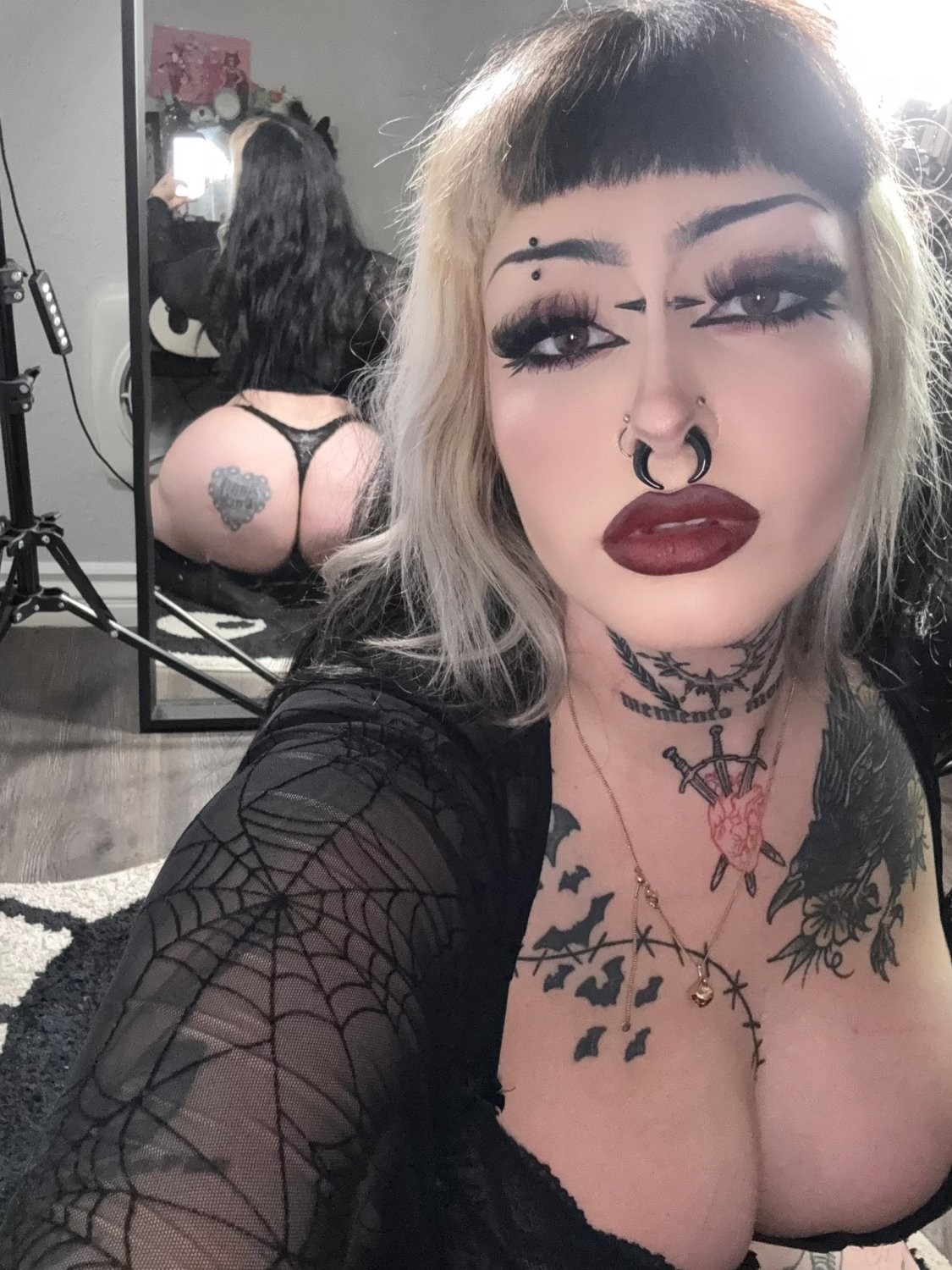 ユア・ダーク・ゴス・プリンセス・ベッギング・トゥ・テイク・エブリ・インチ・オブ・BBC 1