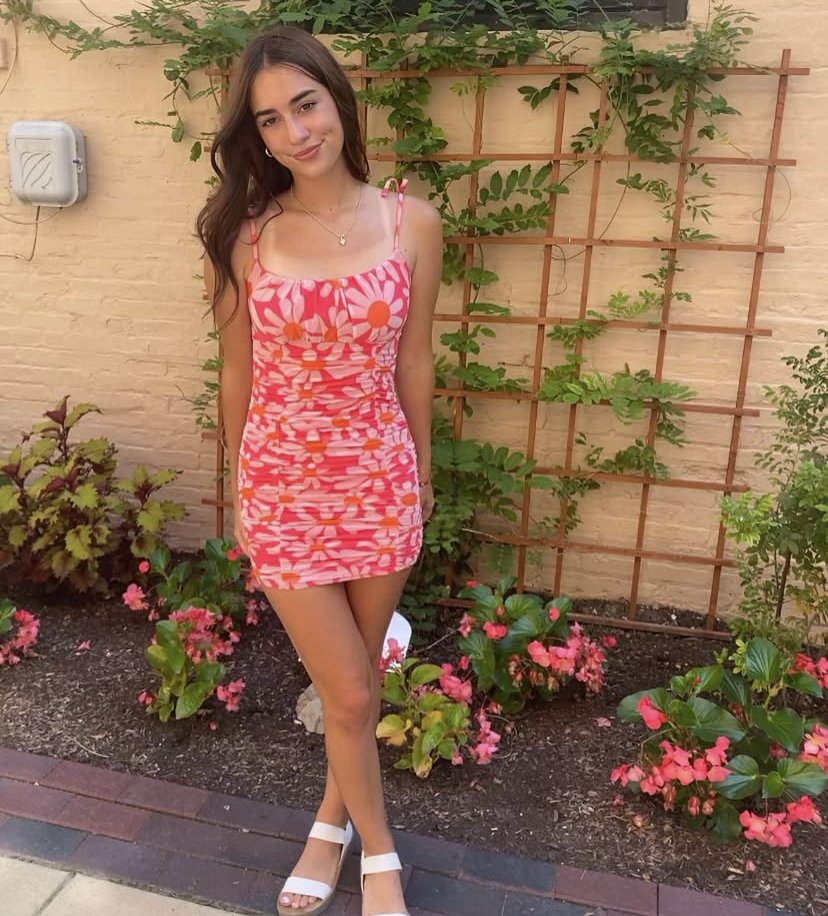 Wonderful Hourglass Babe Hating Bras And Loving Attention 4
