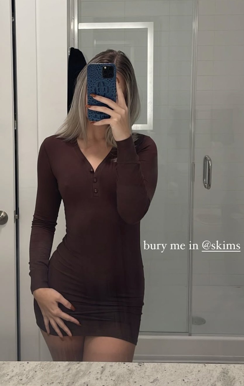 Barely Legal Slim Blonde Baddie Showing Off Her Body 9