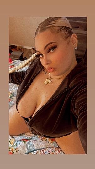 BBWウェブスラット・ショウイング・オフ・ハー・ラウンド・カーブス 7