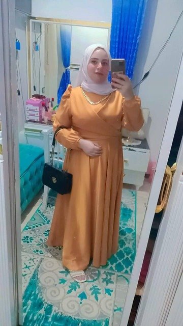 Hijabi Bombshell — Muslimah Babe Revealing Her Body 1