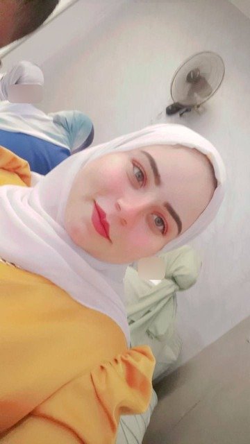 Hijabi Bombshell — Muslimah Babe Revealing Her Body 2