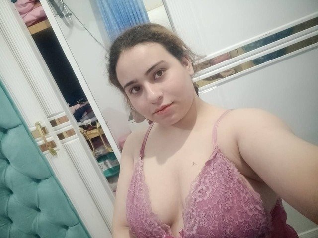 Hijabi Bombshell — Muslimah Babe Revealing Her Body 5