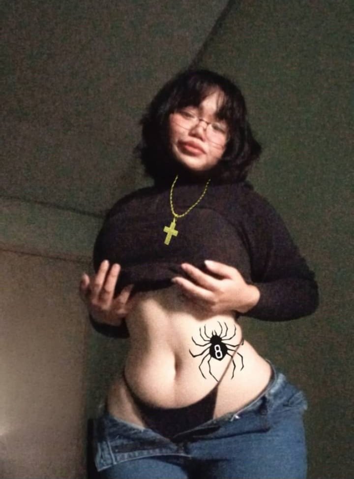 Pinay Babe Showing Off That Tight Asian Pussy 2