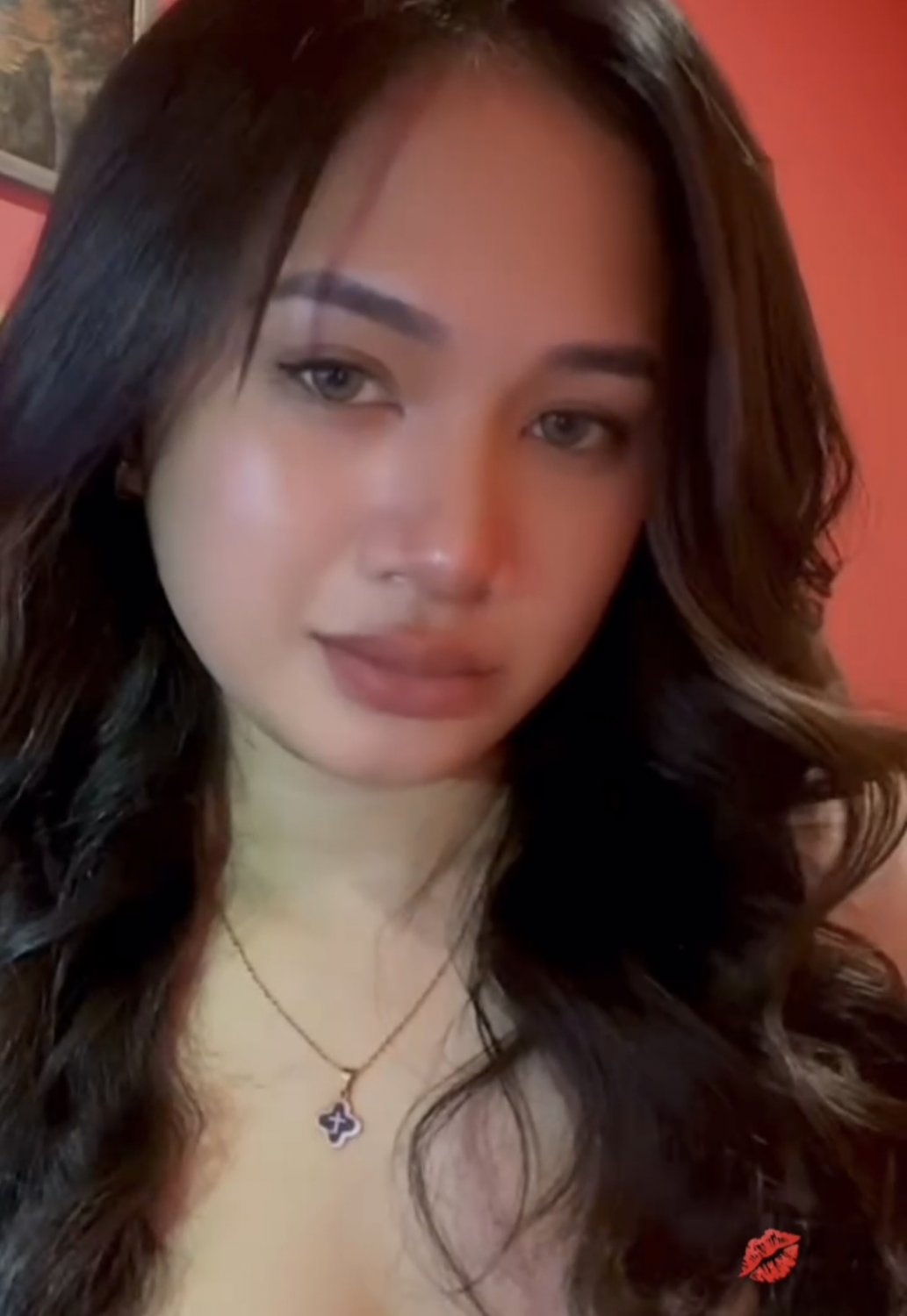 Chinese Pinay Babe Blowing That Hard Cock 1