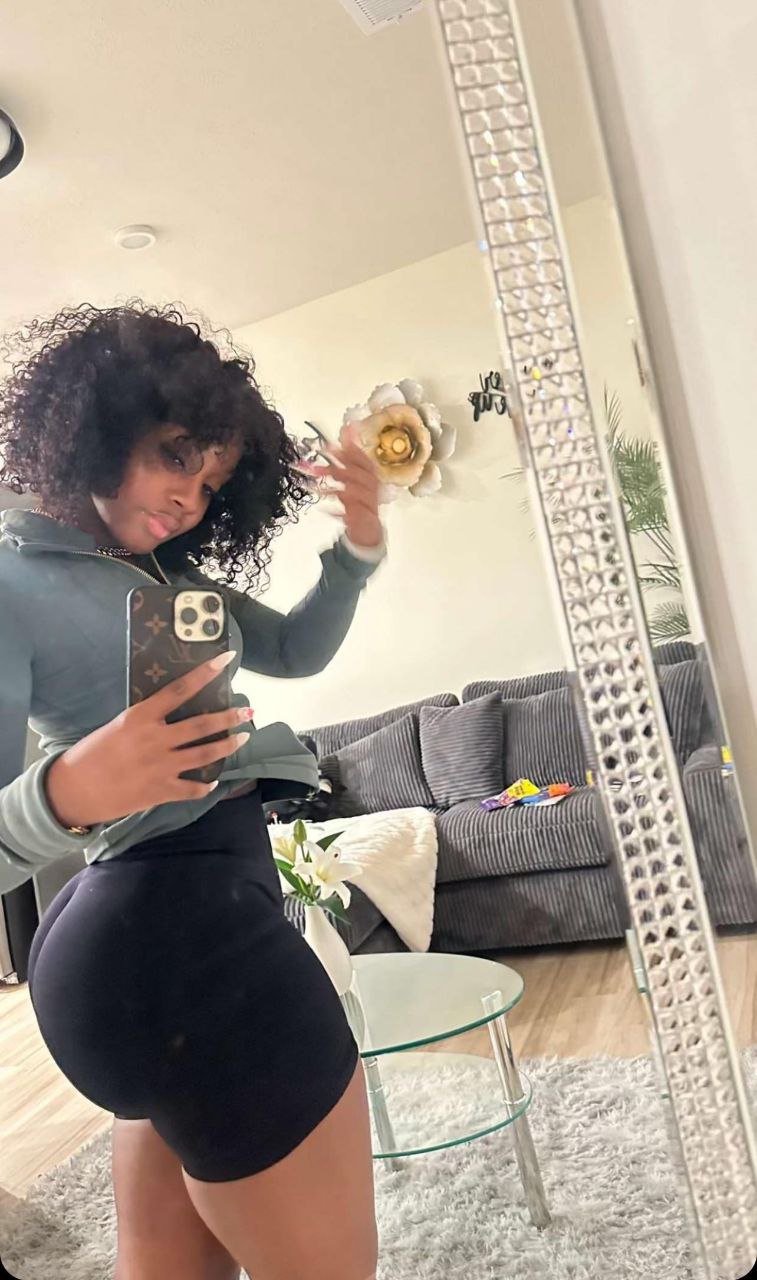 Sl@yy Kelly Twerking Her Ebony Ass Like A True Goddess 1