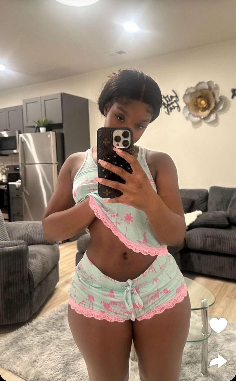 Sl@yy Kelly Twerking Her Ebony Ass Like A True Goddess 6