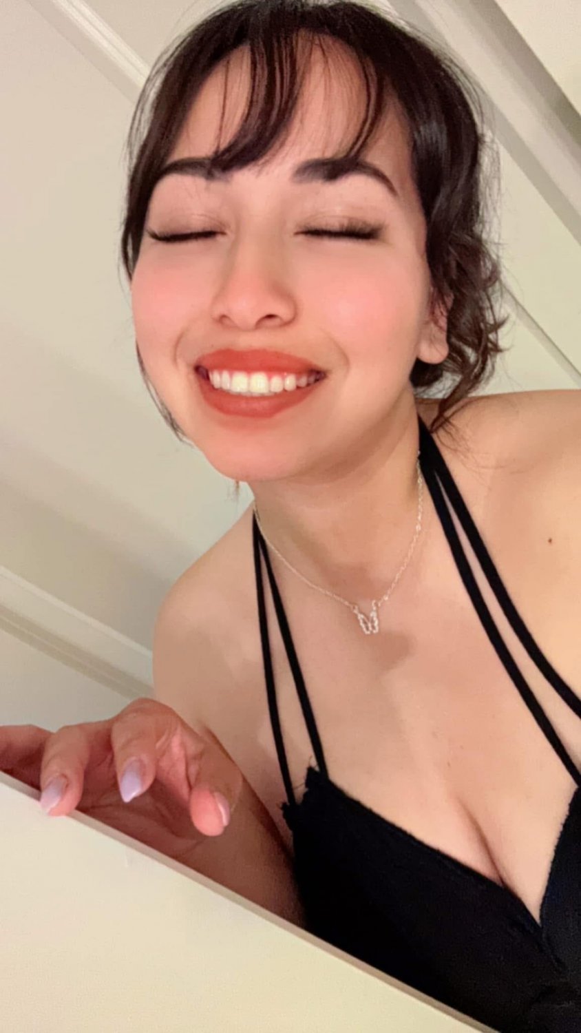 Selfie Queen With Big Natural Tits Ready To Break The Internet 1