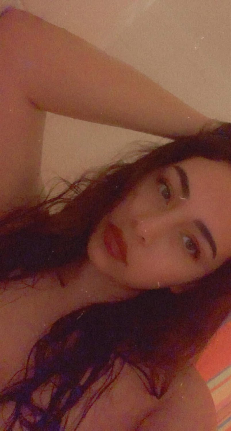 Selfie Queen With Big Natural Tits Ready To Break The Internet 4