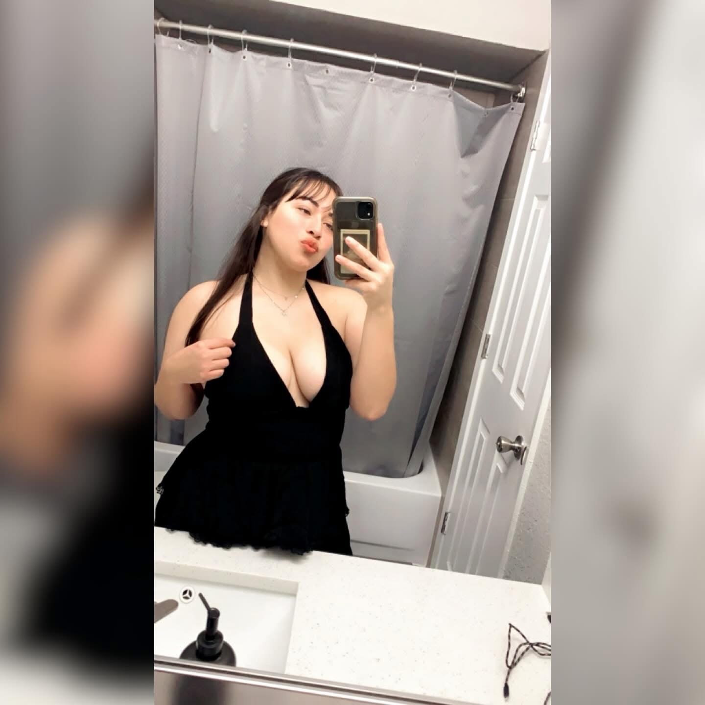 Selfie Queen With Big Natural Tits Ready To Break The Internet 8