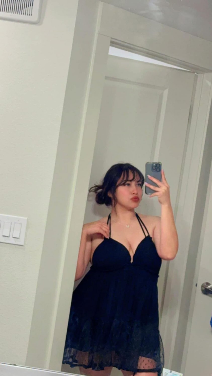 Selfie Queen With Big Natural Tits Ready To Break The Internet 17