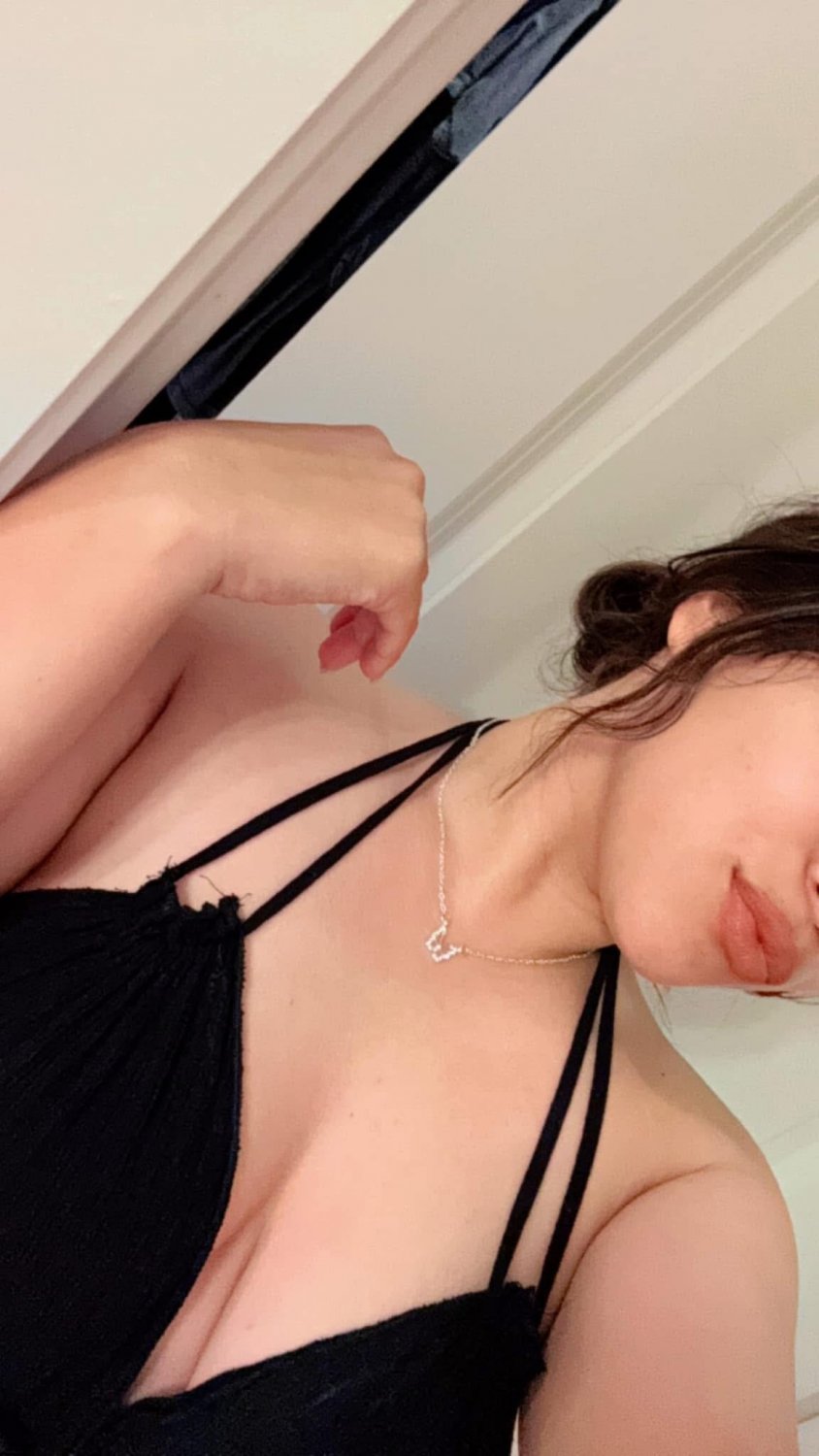 Selfie Queen With Big Natural Tits Ready To Break The Internet 19
