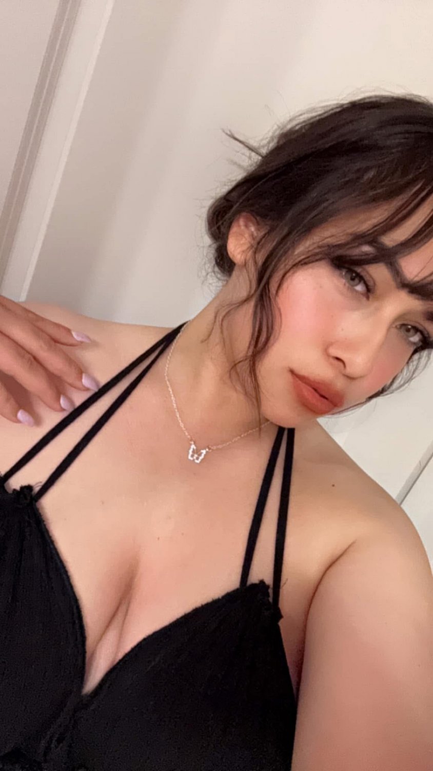 Selfie Queen With Big Natural Tits Ready To Break The Internet 20