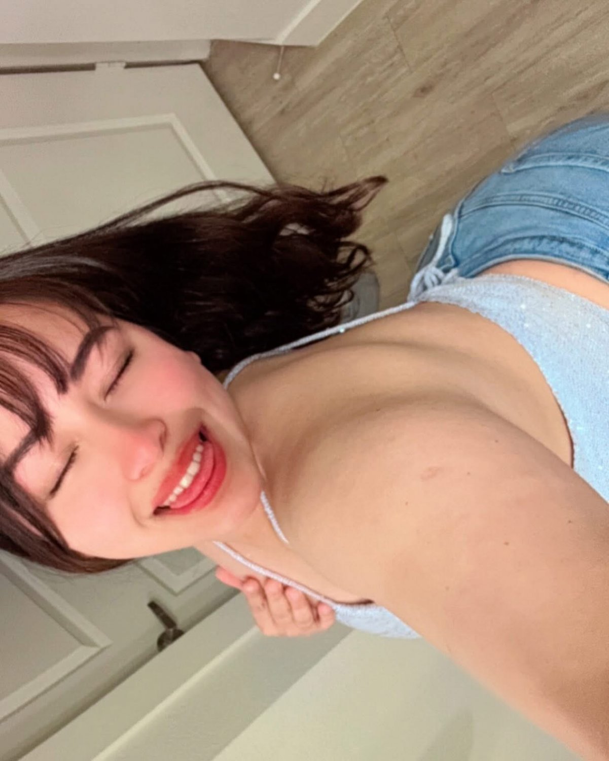 Selfie Queen With Big Natural Tits Ready To Break The Internet 24