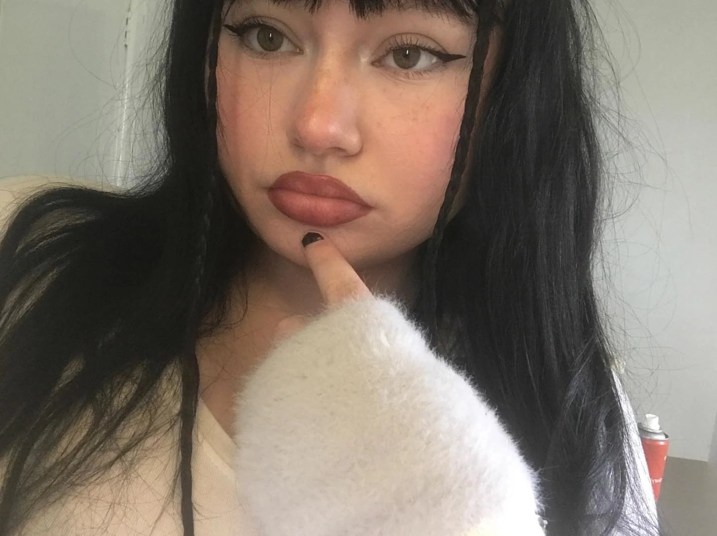 i90400 ❄️🐰ROBYN 35