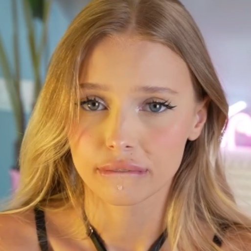 ブロンド・ボムシェル・ストロキング・ハーセルフ・イン・ランジェリー・アンティル・シー・キャント・ストップ 1