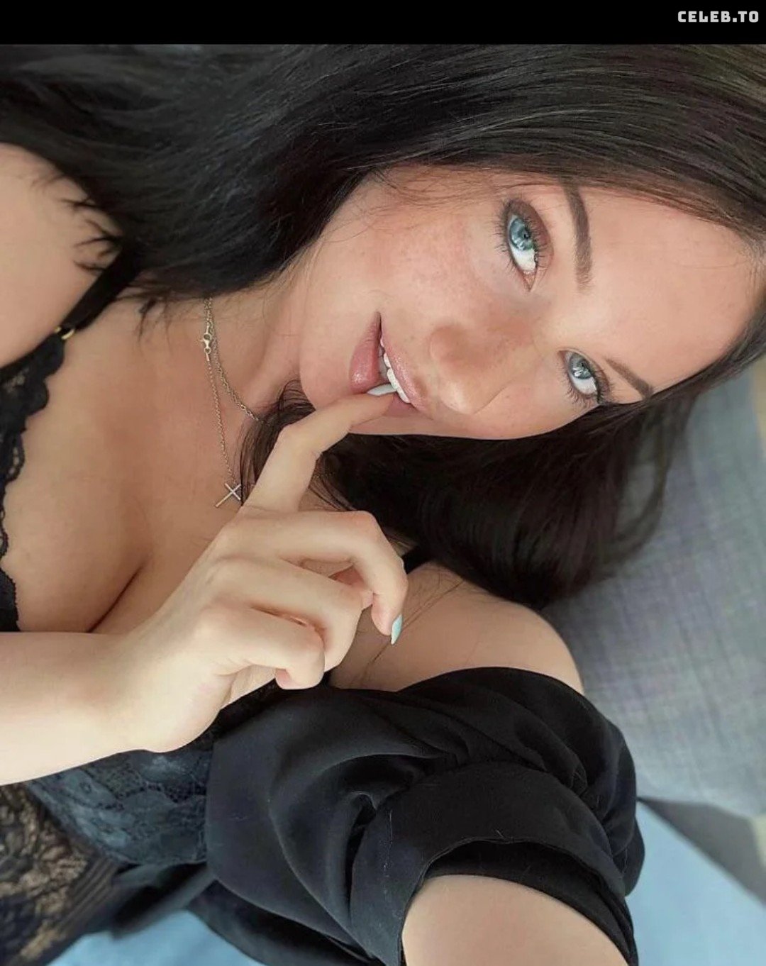 Fayesxh Setting Instagram And Twitch On Fire With Her Hot Moves 5
