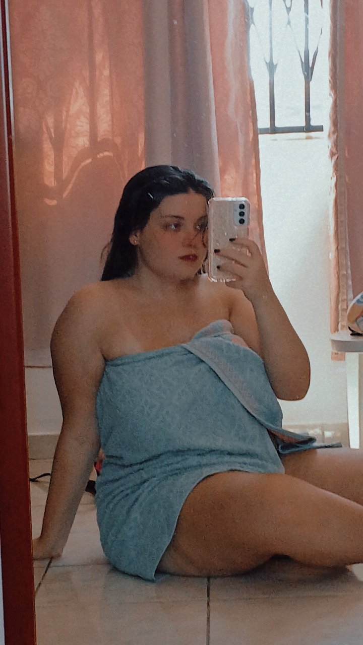 Chubby Naughty Snow White Princess With A Big Juicy Latina Ass 4