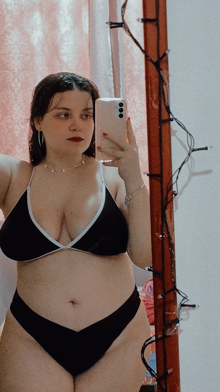 Chubby Naughty Snow White Princess With A Big Juicy Latina Ass 17