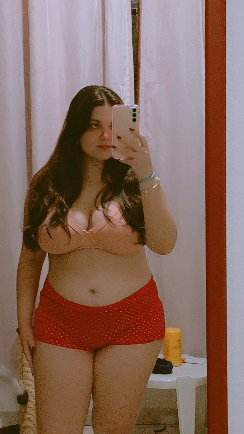 Chubby Naughty Snow White Princess With A Big Juicy Latina Ass 25