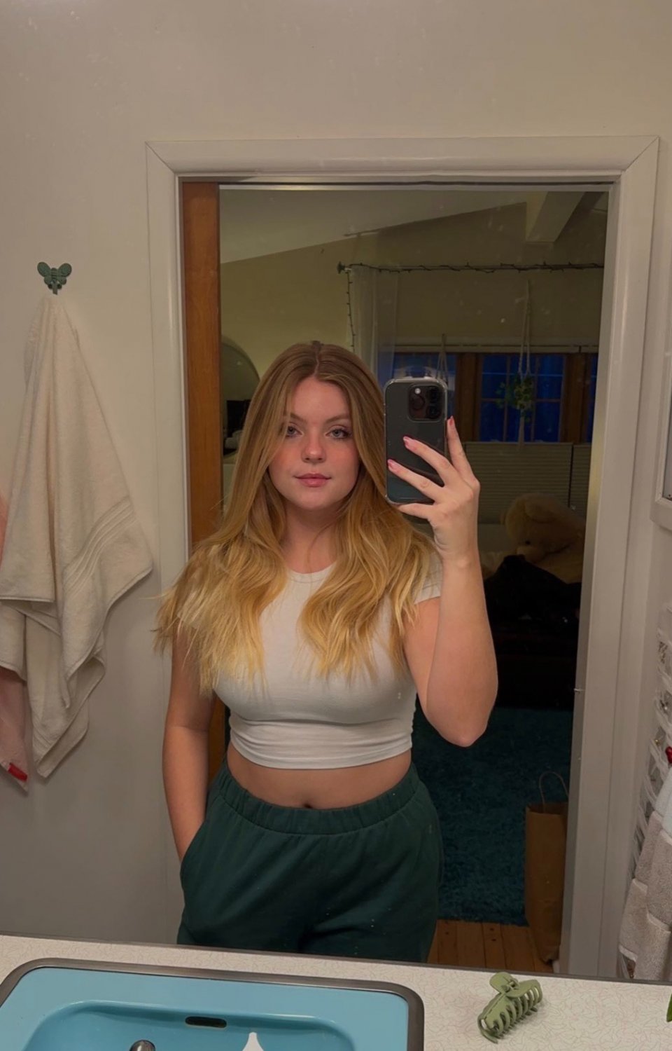 Natural Blonde Bombshell With Huge Tits Getting Stuffed By BBC 4