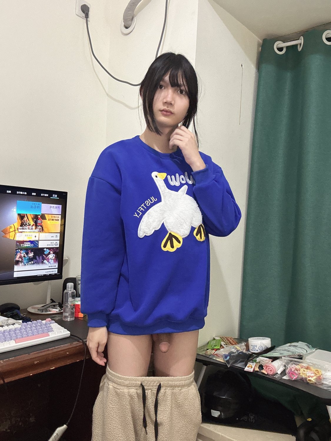 Beautiful Chinese Crossdresser Aran With A Petite, Playful Body 8