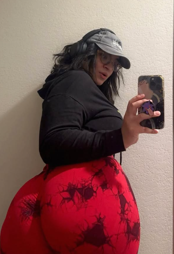 MissVaniitys: Thick Full-Bodied Beauty Shaking Her Big Booty 8