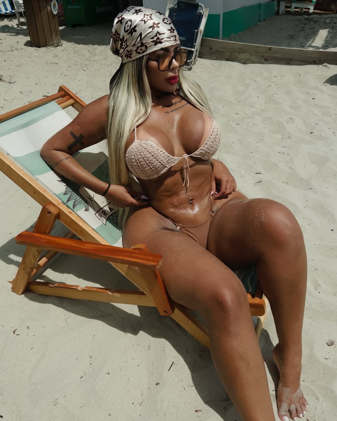 Thaís Perez Shows Off Her Curvy Cavala Body In A Seductive Display 41
