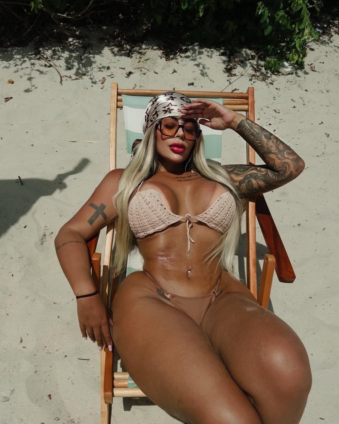 Thaís Perez Shows Off Her Curvy Cavala Body In A Seductive Display 42