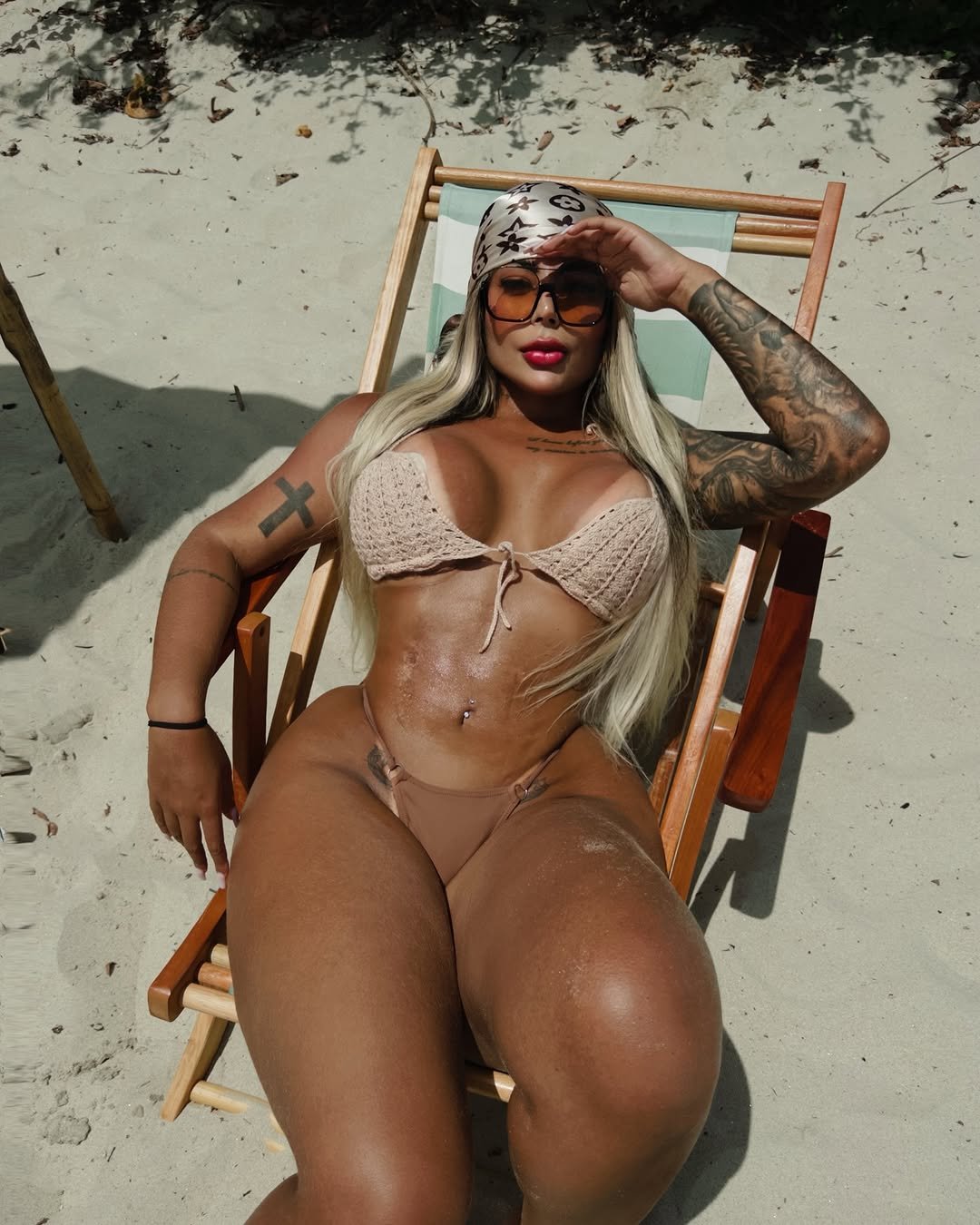 Thaís Perez Shows Off Her Curvy Cavala Body In A Seductive Display 43