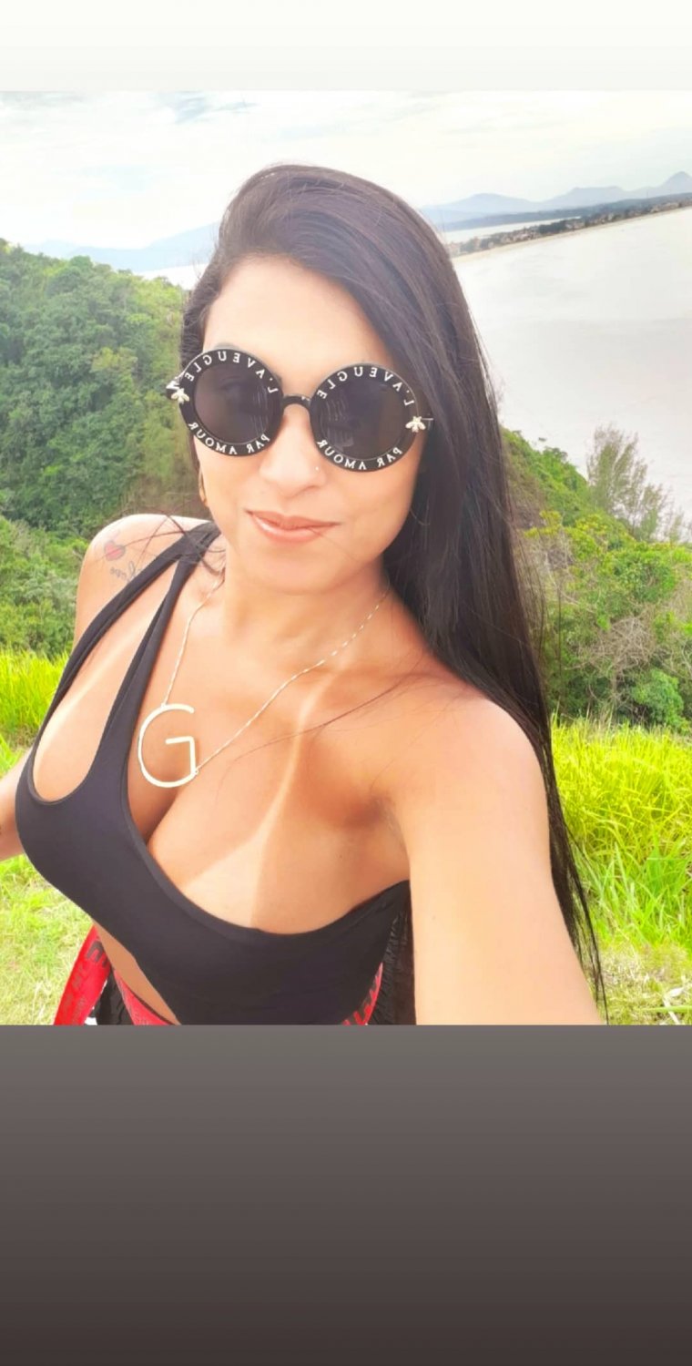 Gi Souza, Morena Linda, Shaking Her Curves And Stealing Hearts 7