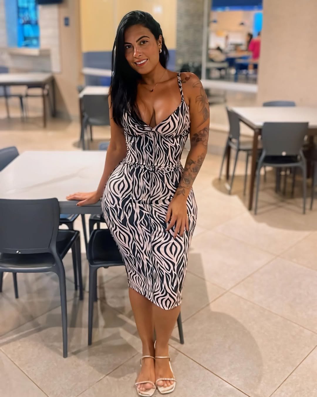 Gi Souza, Morena Linda, Shaking Her Curves And Stealing Hearts 19
