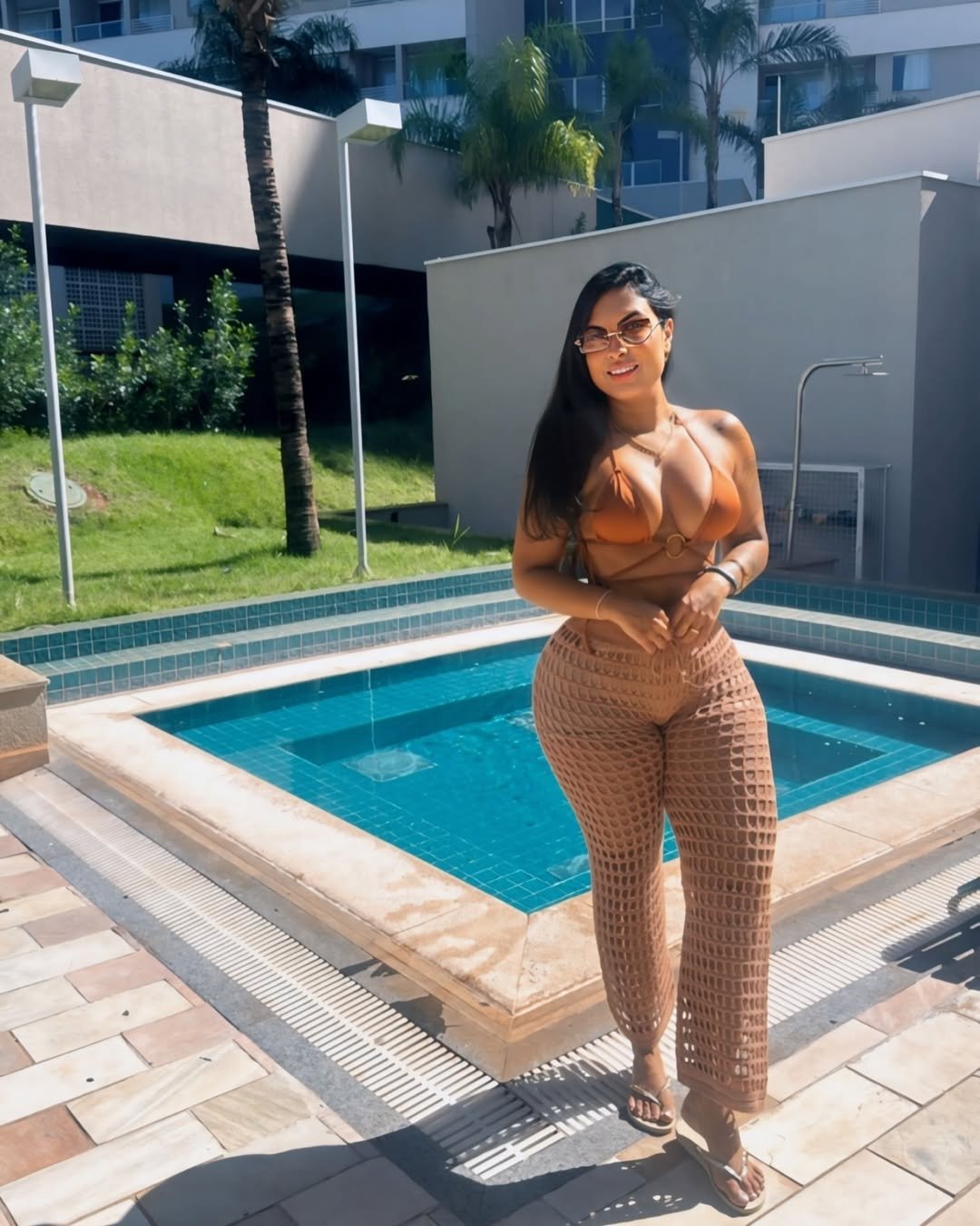 Gi Souza, Morena Linda, Shaking Her Curves And Stealing Hearts 24