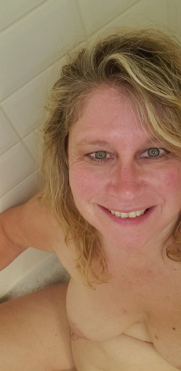 MILF Glenda From Edmonton Exposed As The Ultimate Naughty Webslut 11