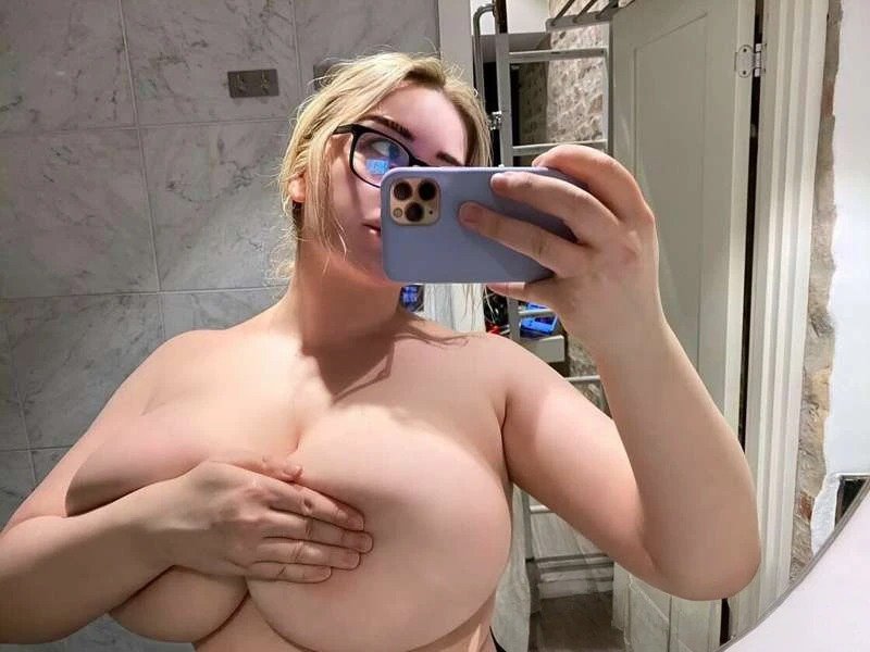 Snowbunny Blonde With Huge Tits Bounces That Juicy Body For You 6