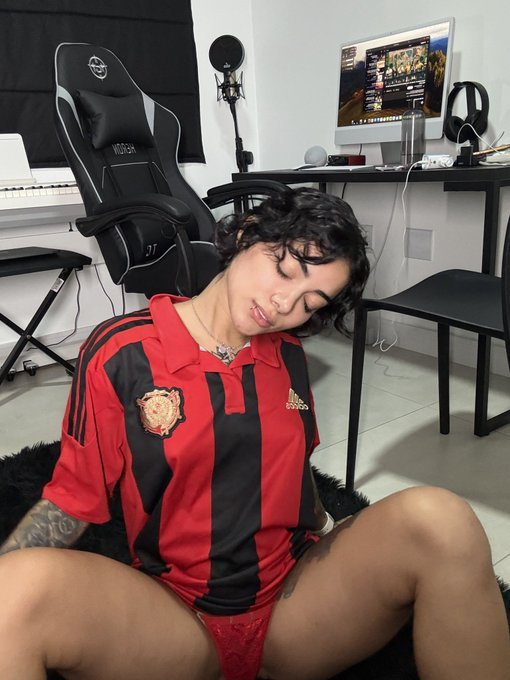 GlU4LTBWcAAASpv 4