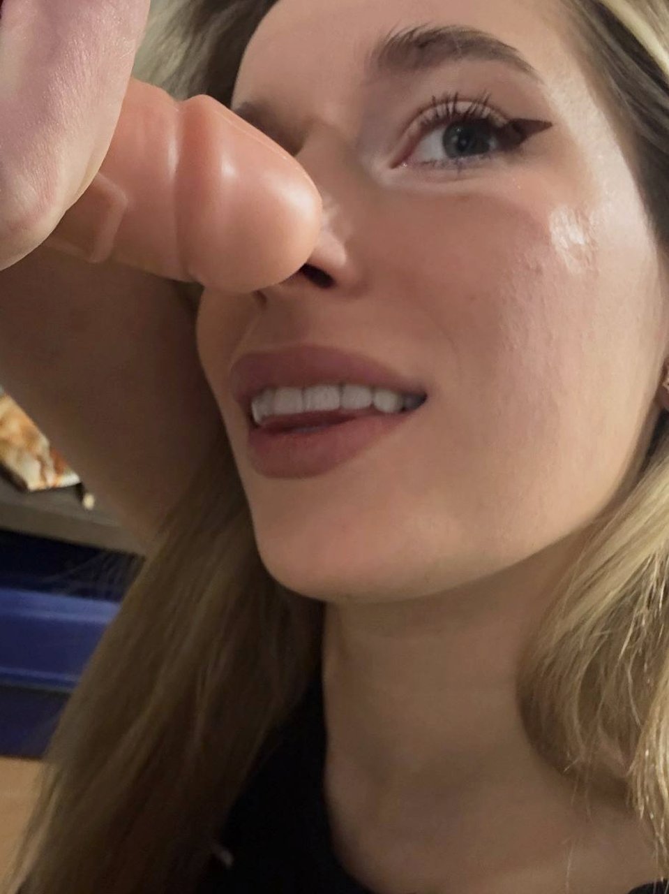 ポーグ・マミー・ウィズ・ア・タイト・ボディ・クレイビング・ア・BBC 1