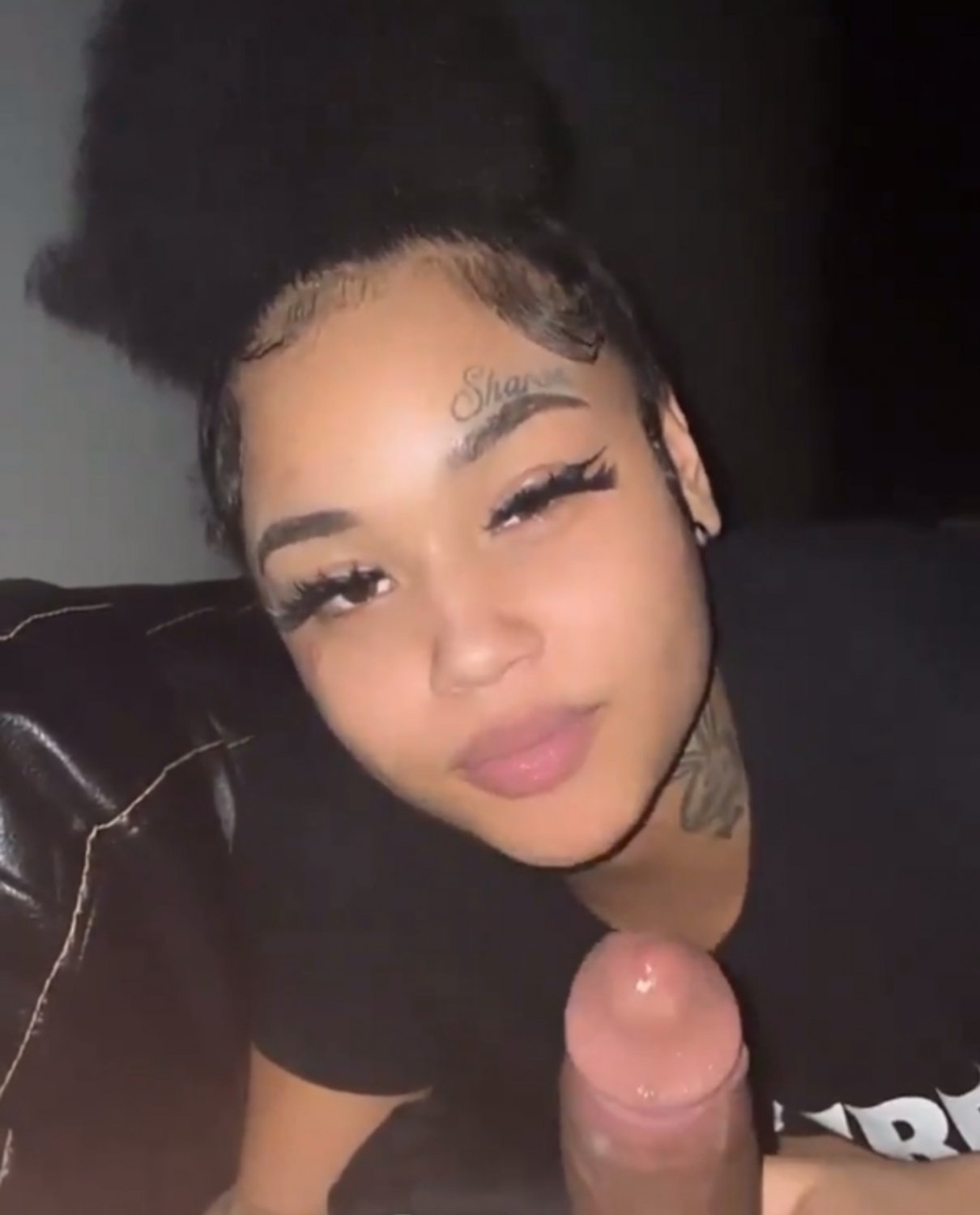 バディー・ゴット・シャイ・ワンス・ザ・カメラ・スターター・ローリング — バット・ディドゥント・ストップ・焦らしイング 2